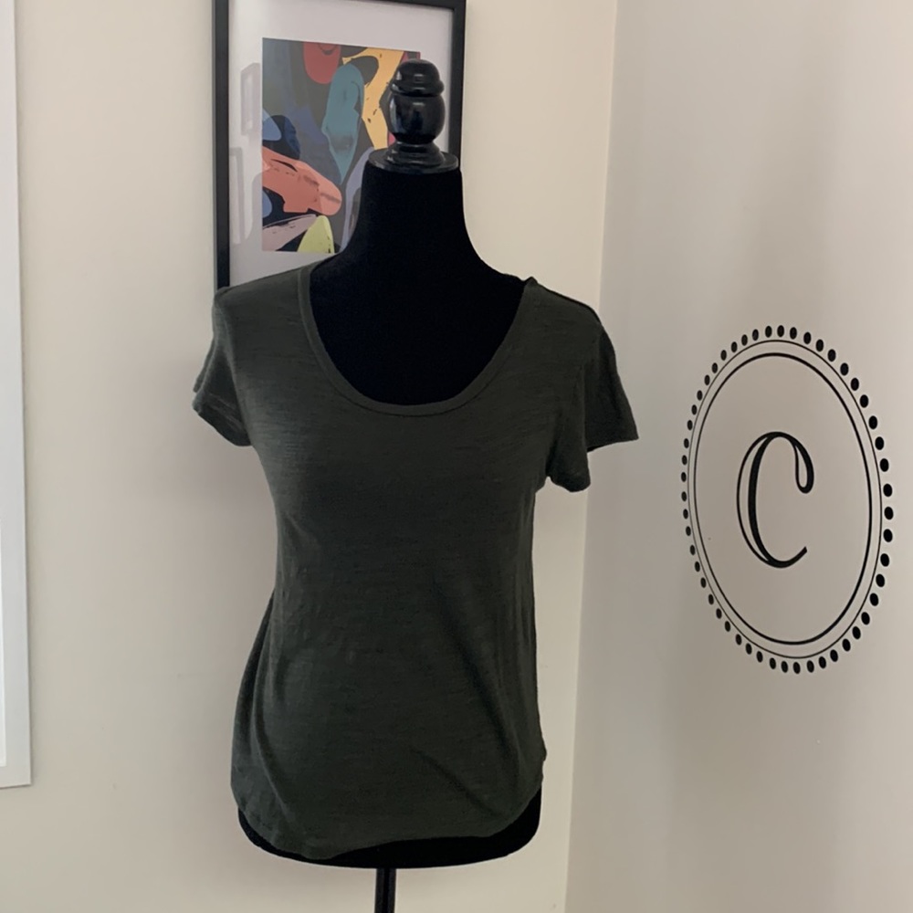 Wilfred size S green tshirt
